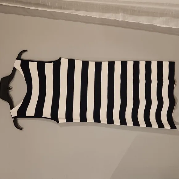 ⭕️ PRICE FIRM NEW Theory Lasina Black and White Striped Dress Size Medium
