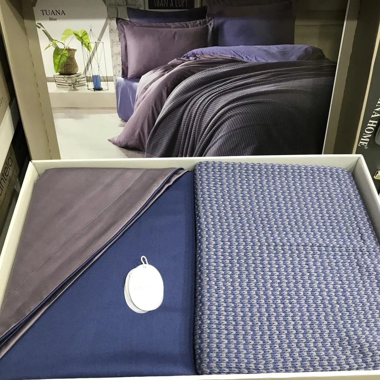 100% knitted blanket set with the highest Turkish heating rate in the sheet, 6 pieces  100% acrylic knitted blanket, 230*240 cm  100% cotton sheet, soft edited (material above description)  2 pillows 50 x 70 cm  2 pillows 70 x 80 cm