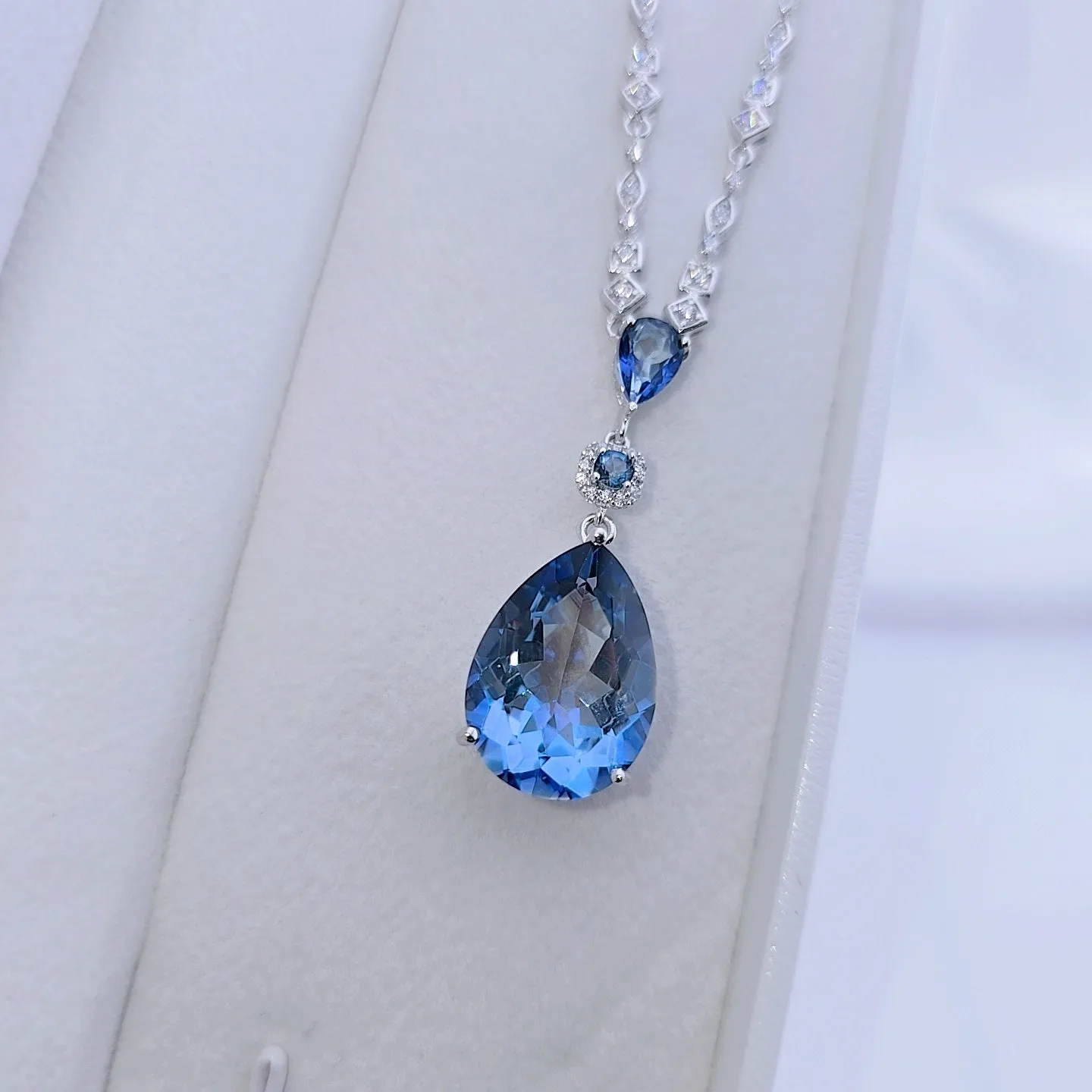 10.68C Natural Iolite Blue Mystic Quartz Pendant Necklace