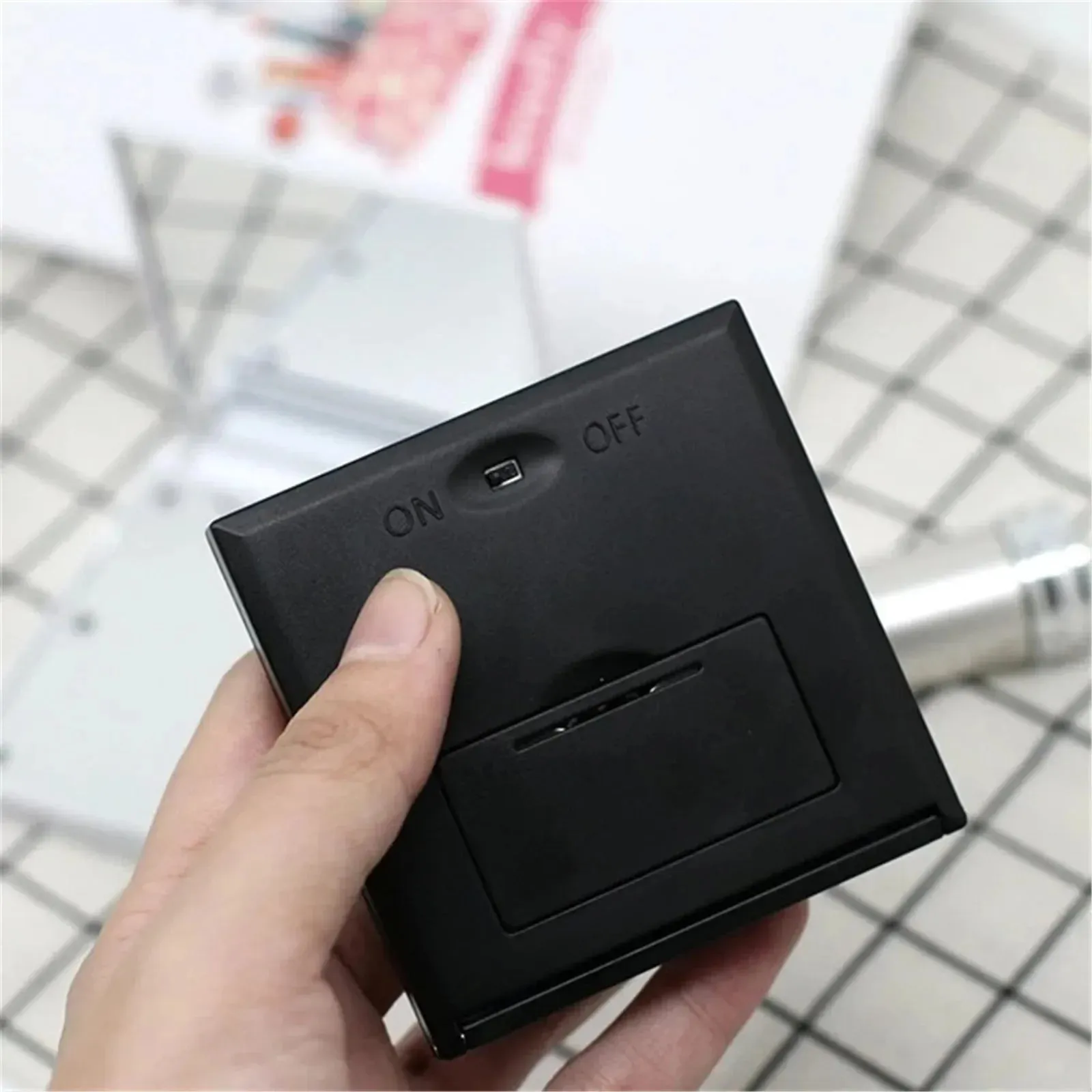 1PC 6 LED Lamps Women Foldable Makeup Mirrors Lights Lady Cosmetic Hand Folding Portable Compact Pocket Mirror Makeup Tools