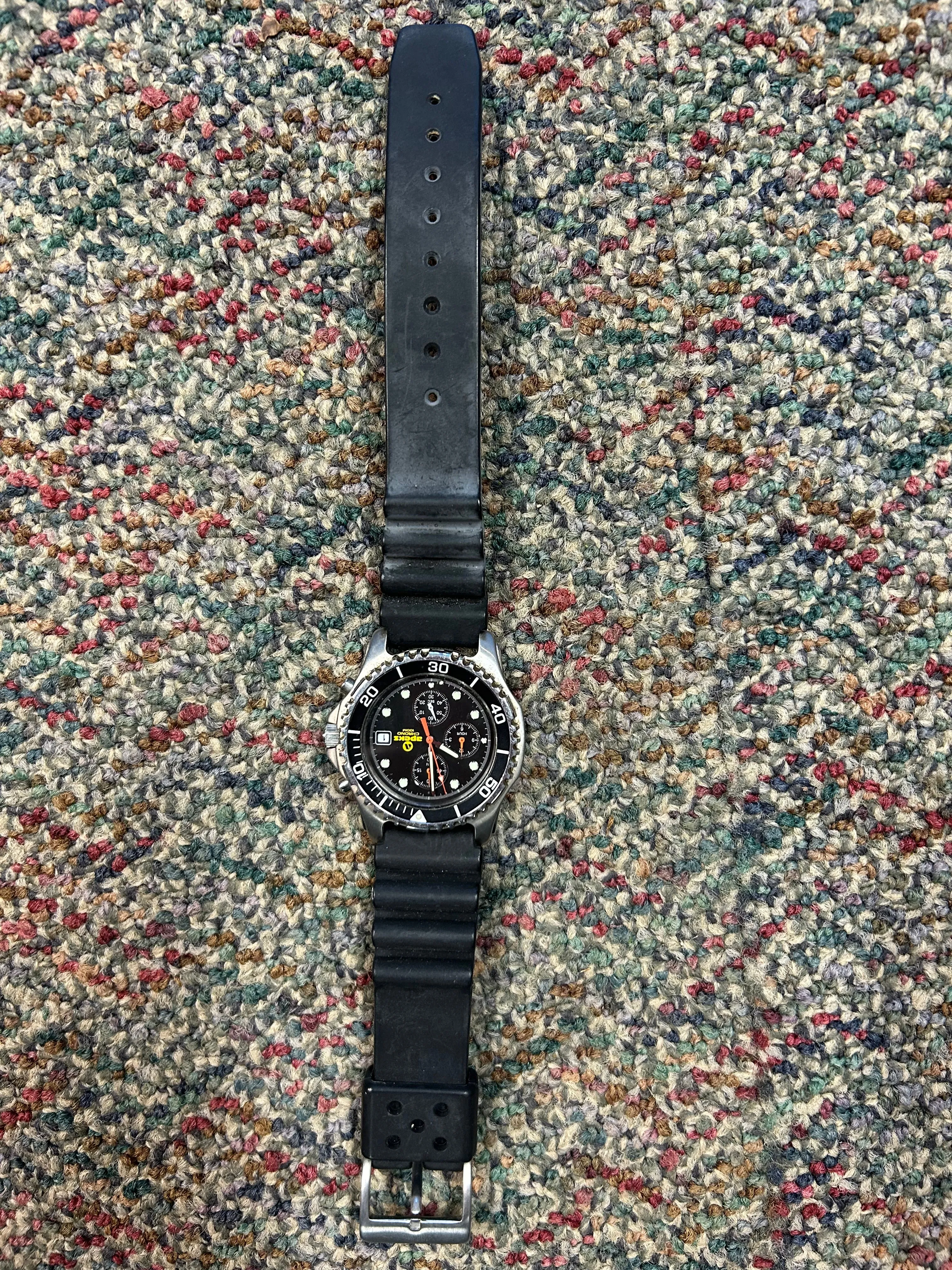 Apeks Chronograph Watch: Secondhand