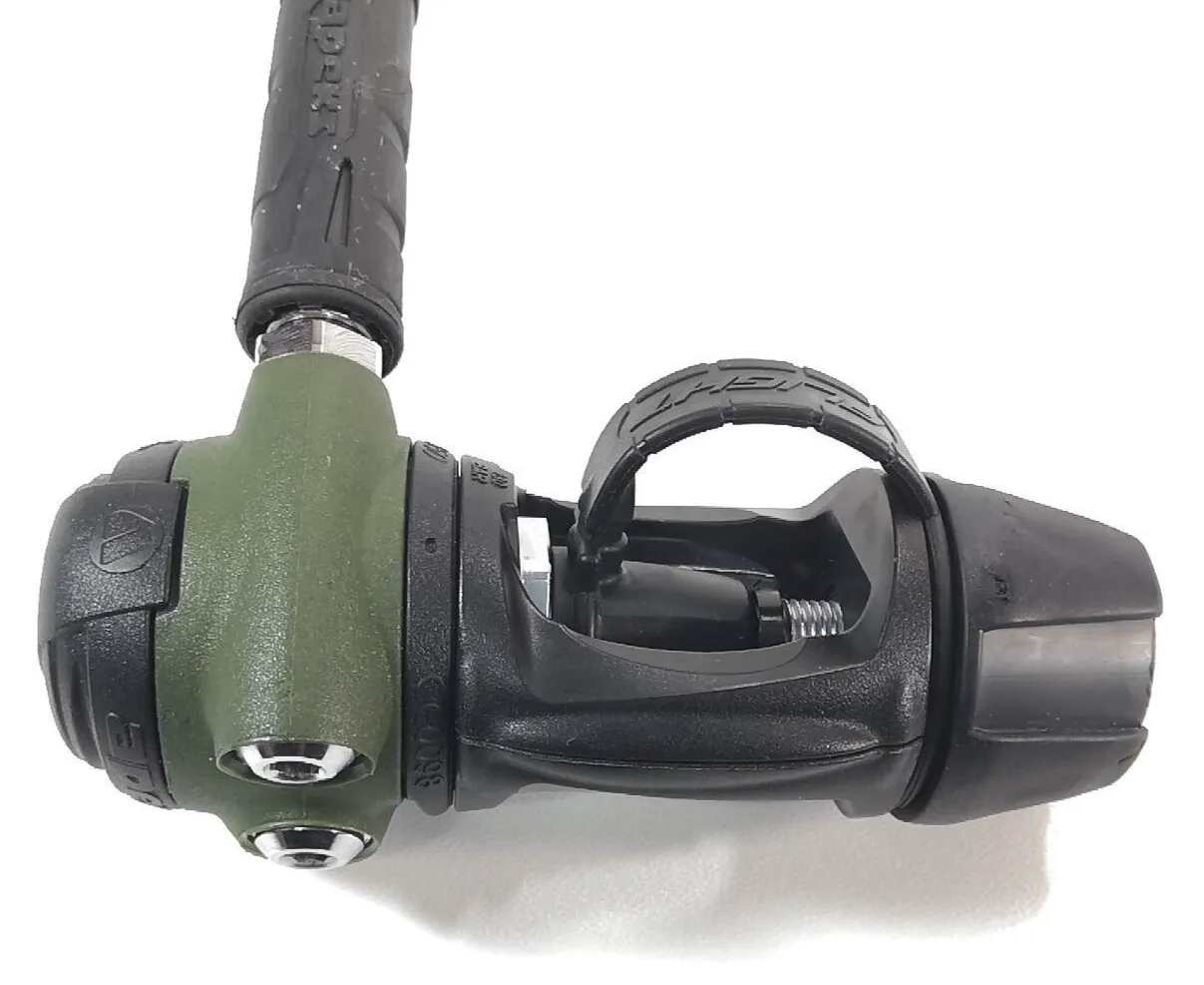 Apeks Flight 1st & 2nd Stage Yoke Regulator Set Scuba Diving Balanced Travel