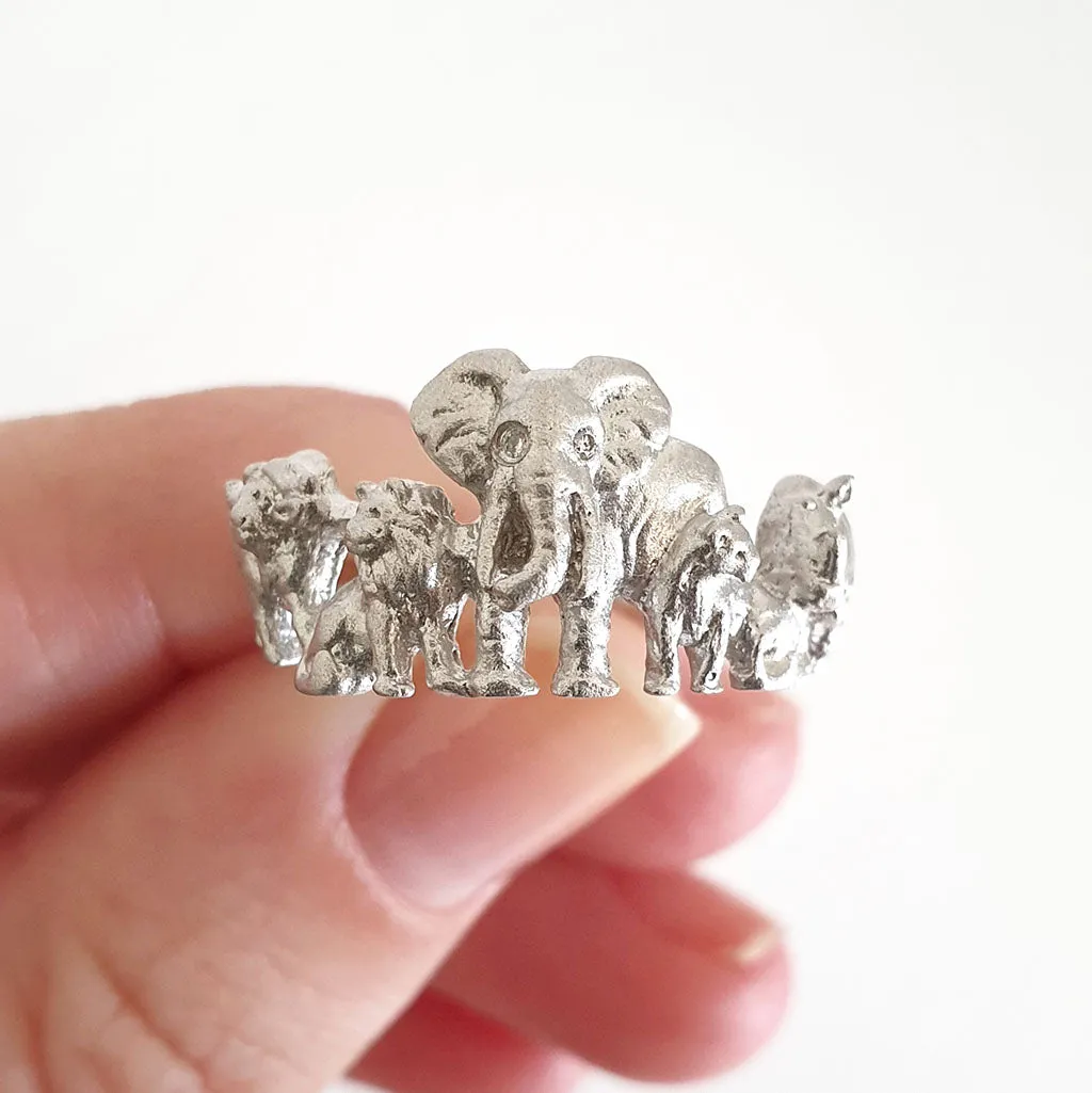 Big 5 Relief Ring in White Gold