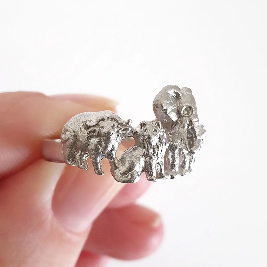 Big 5 Relief Ring in White Gold
