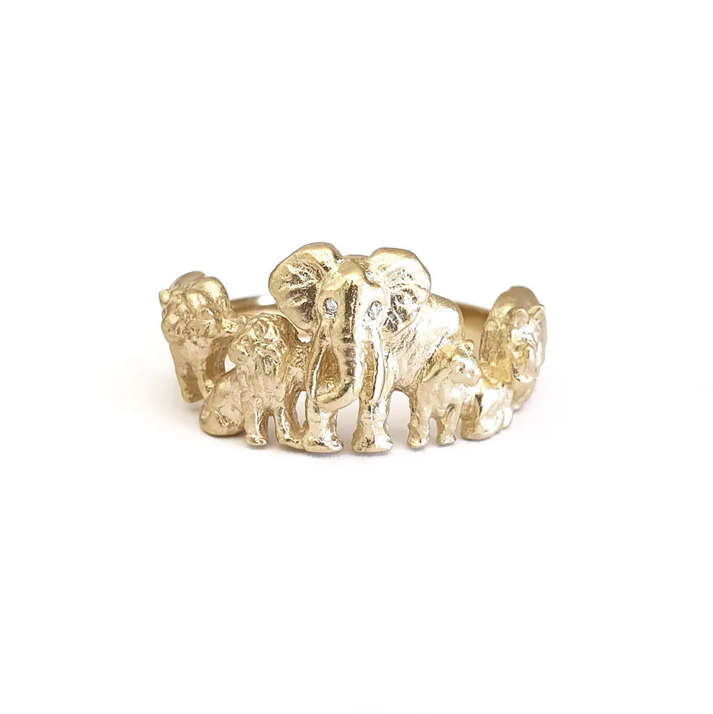 Big 5 Relief Ring in Yellow Gold