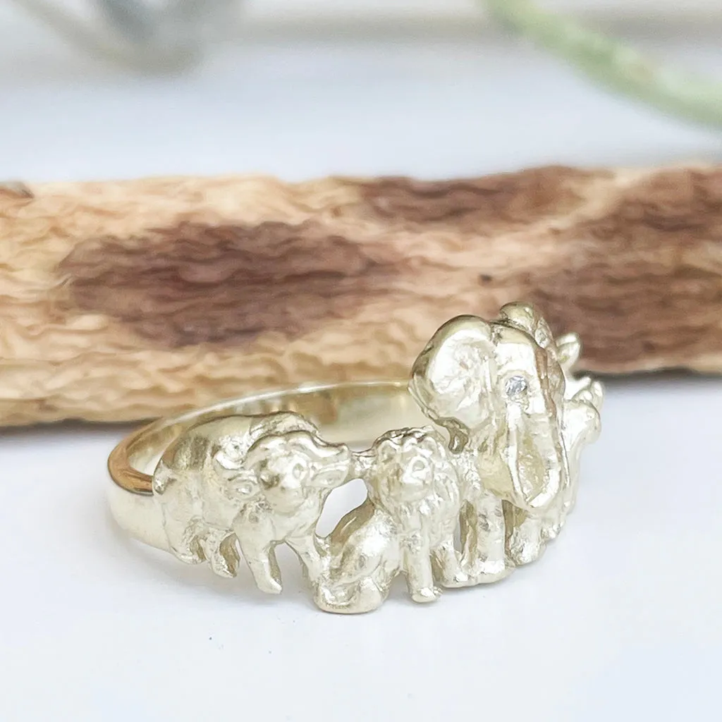 Big 5 Relief Ring in Yellow Gold