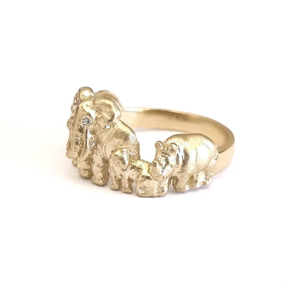 Big 5 Relief Ring in Yellow Gold