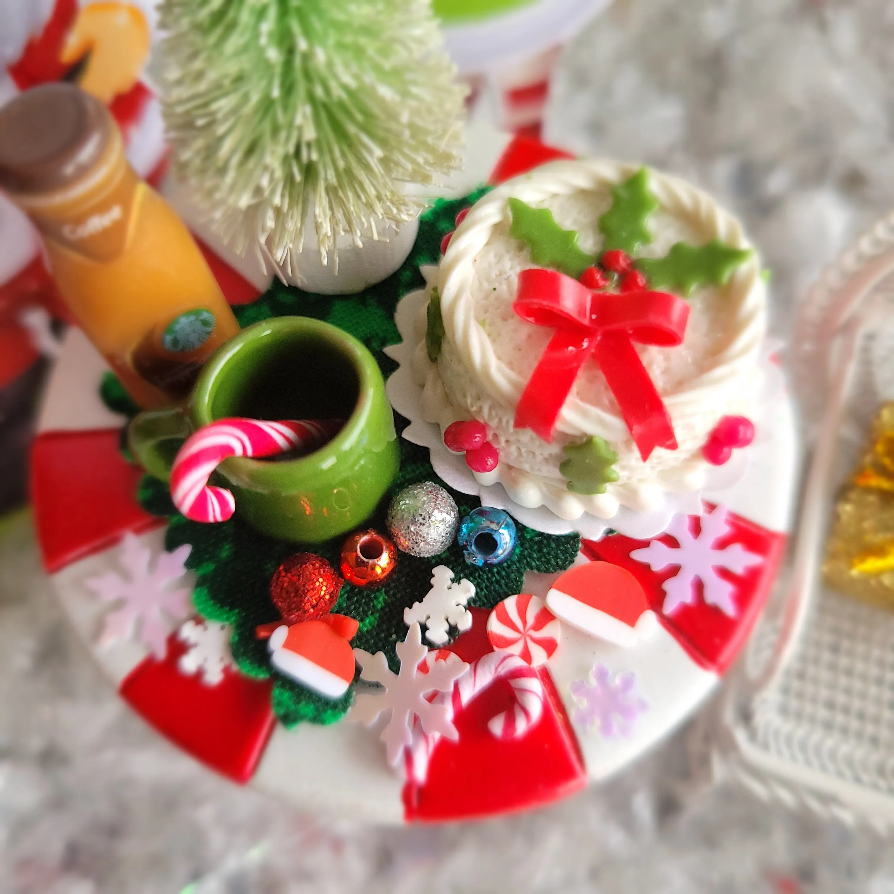 Day 29~🎅Fairy Lights and Christmas Delights-A Holly Cake Delight