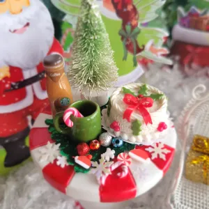 Day 29~🎅Fairy Lights and Christmas Delights-A Holly Cake Delight