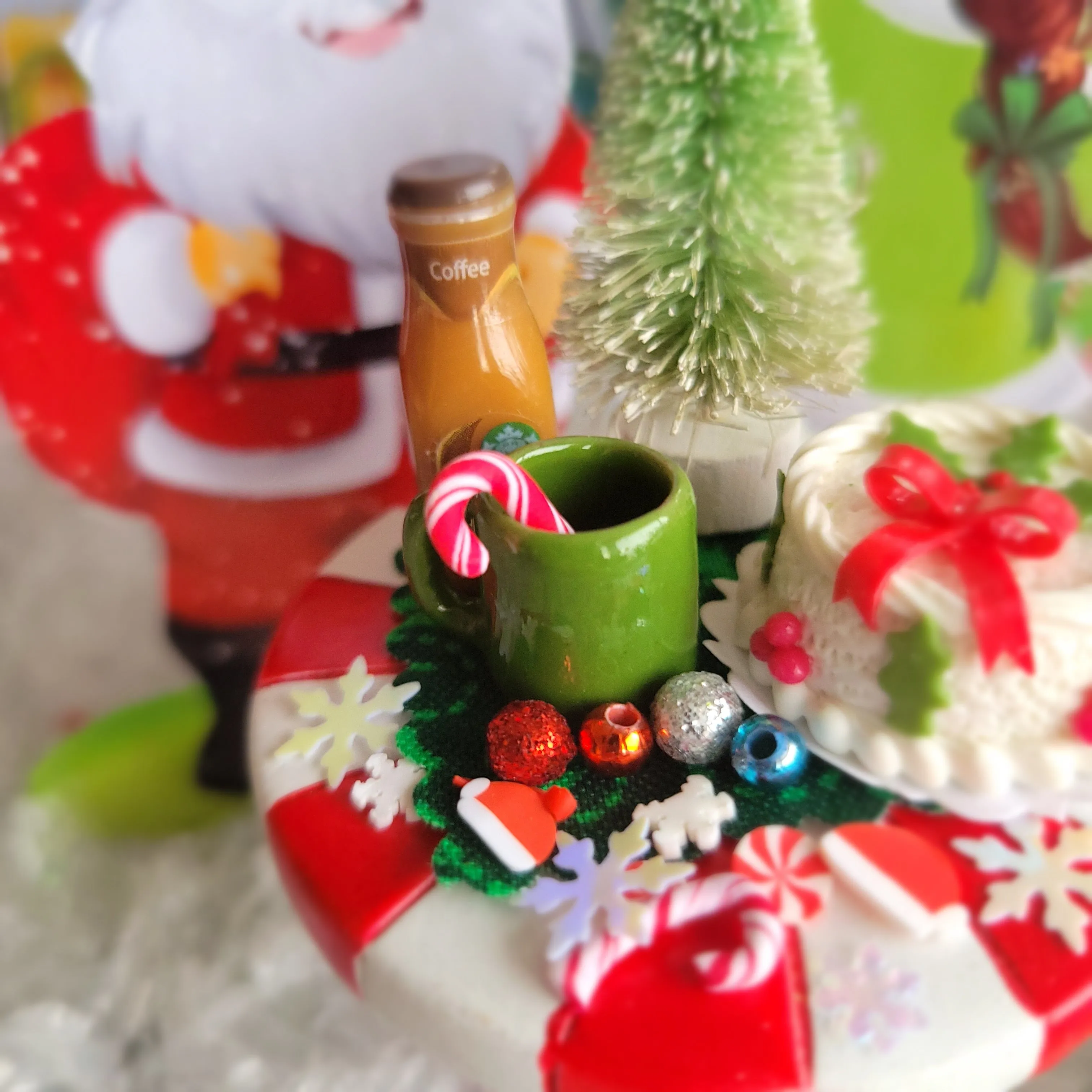 Day 29~🎅Fairy Lights and Christmas Delights-A Holly Cake Delight