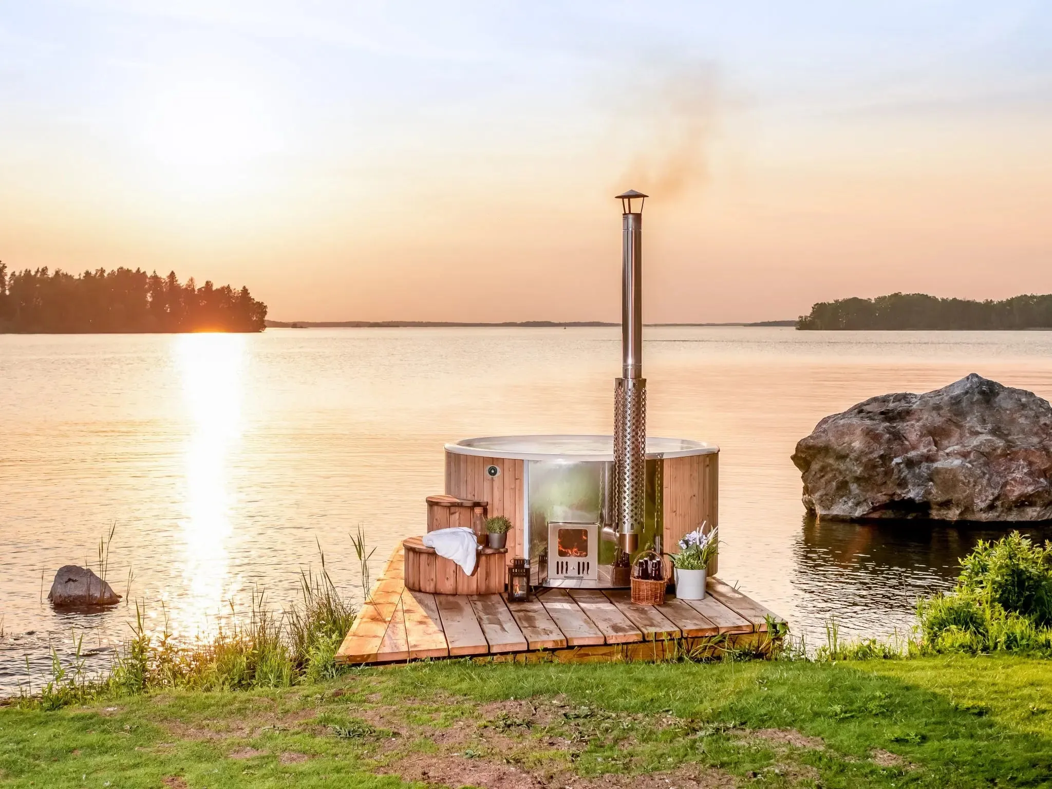 Deluxe Wood Fired Hot Tub With Liner