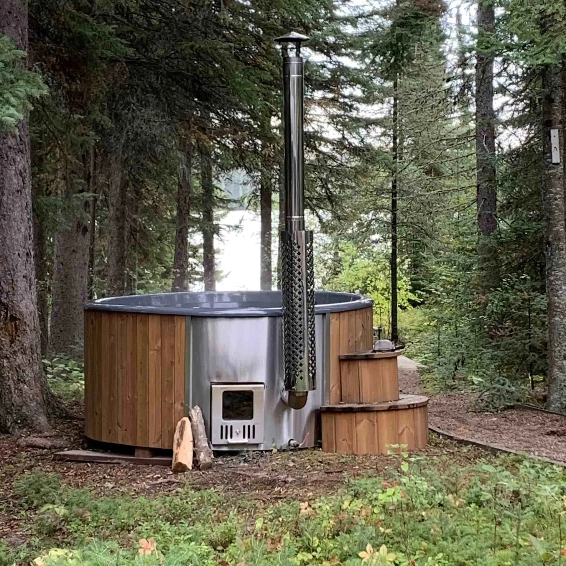Deluxe Wood Fired Hot Tub With Liner