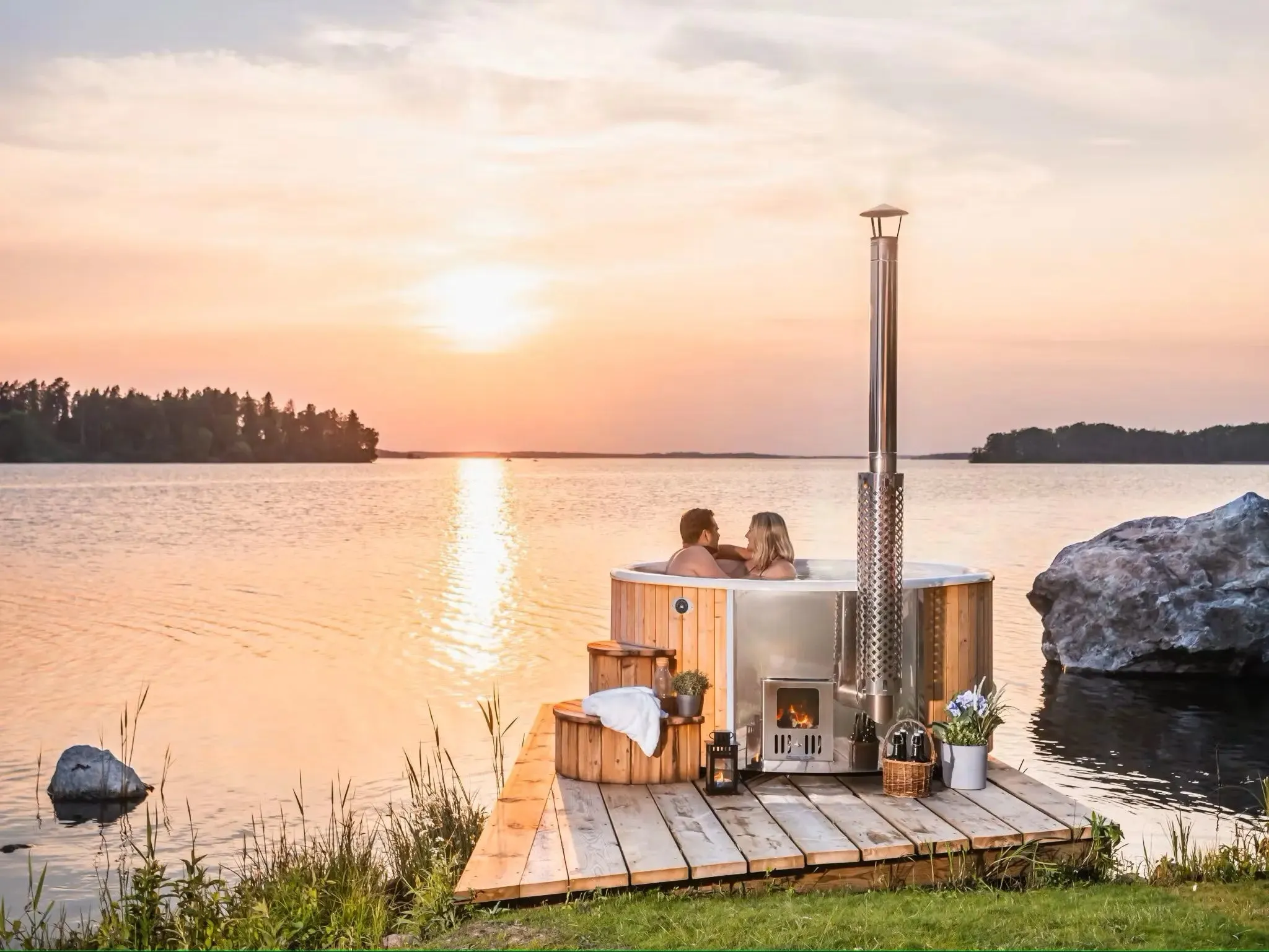 Deluxe Wood Fired Hot Tub With Liner