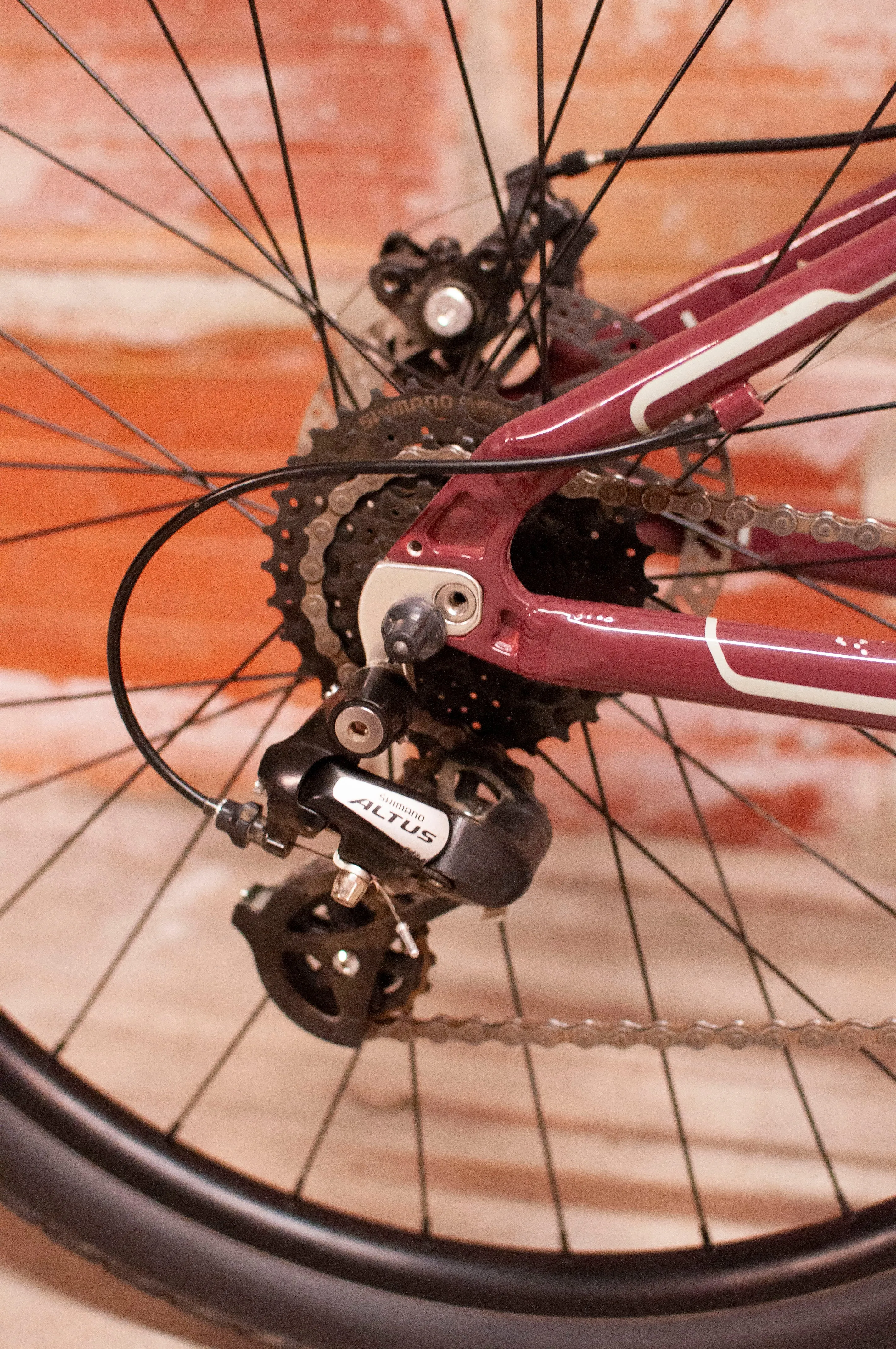 Diamondback Lux 1 Aluminum Women's Crosscountry/Hardtail Mountain Bike, Maroon, M