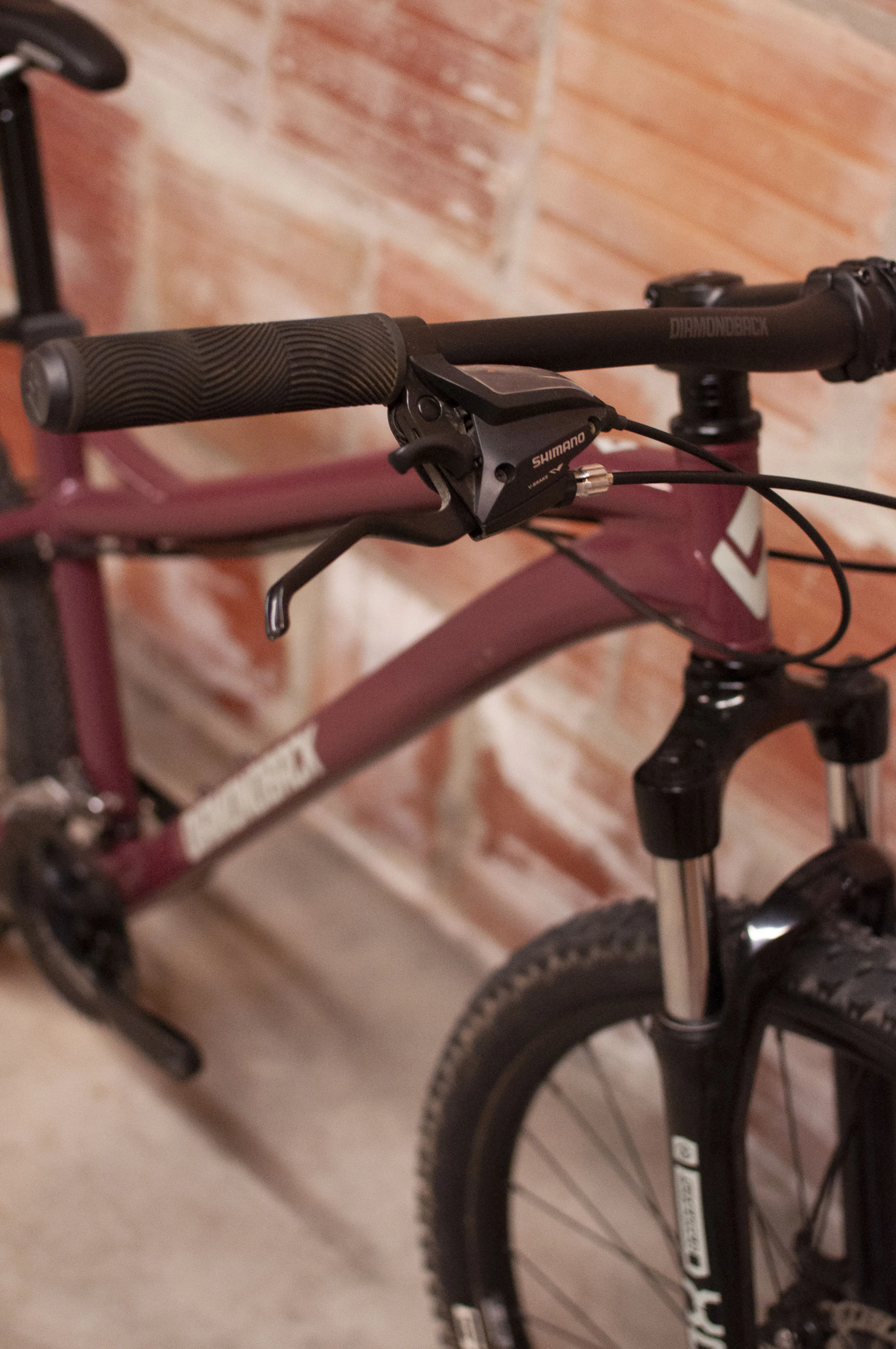 Diamondback Lux 1 Aluminum Women's Crosscountry/Hardtail Mountain Bike, Maroon, M