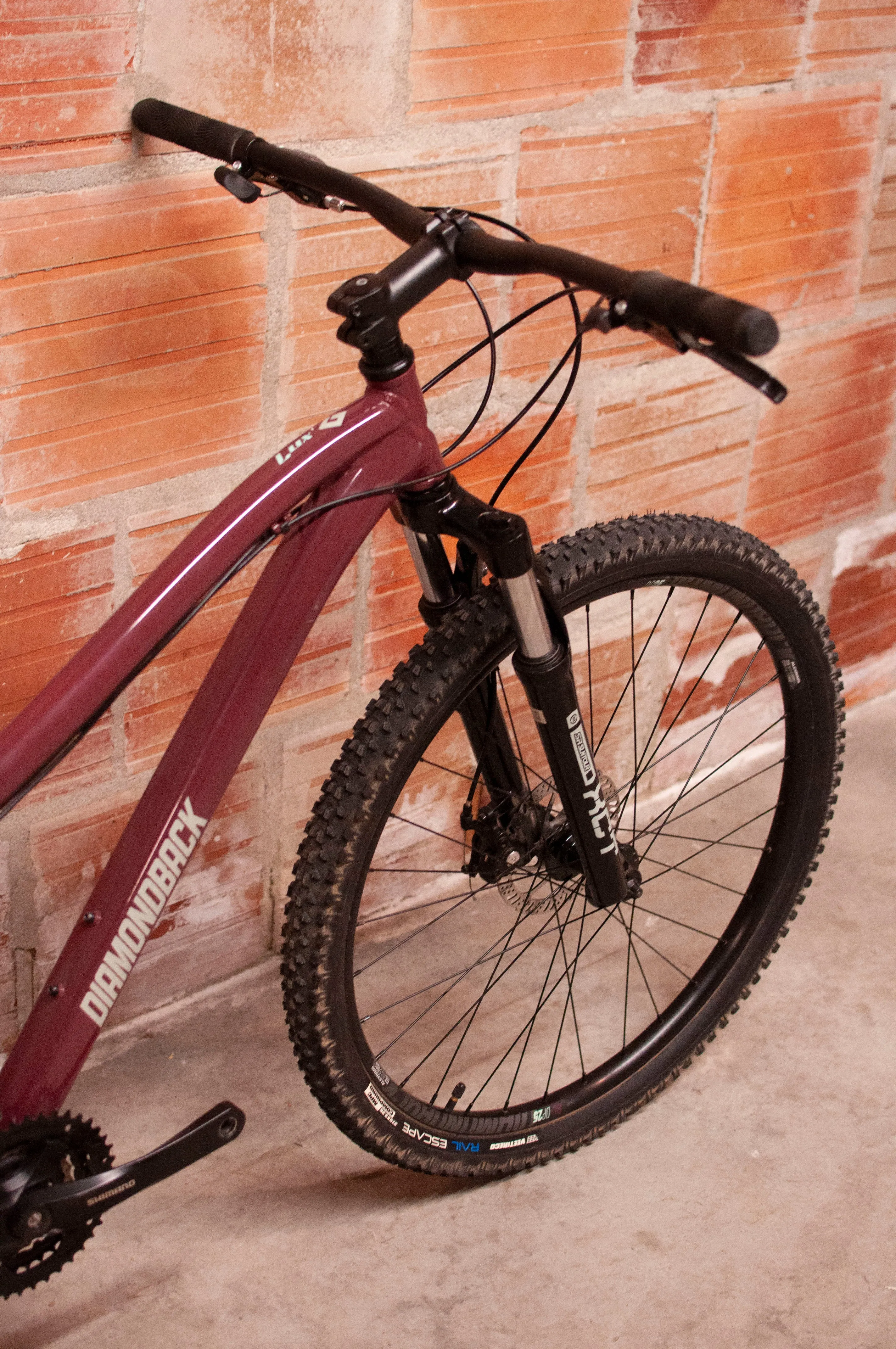 Diamondback Lux 1 Aluminum Women's Crosscountry/Hardtail Mountain Bike, Maroon, M
