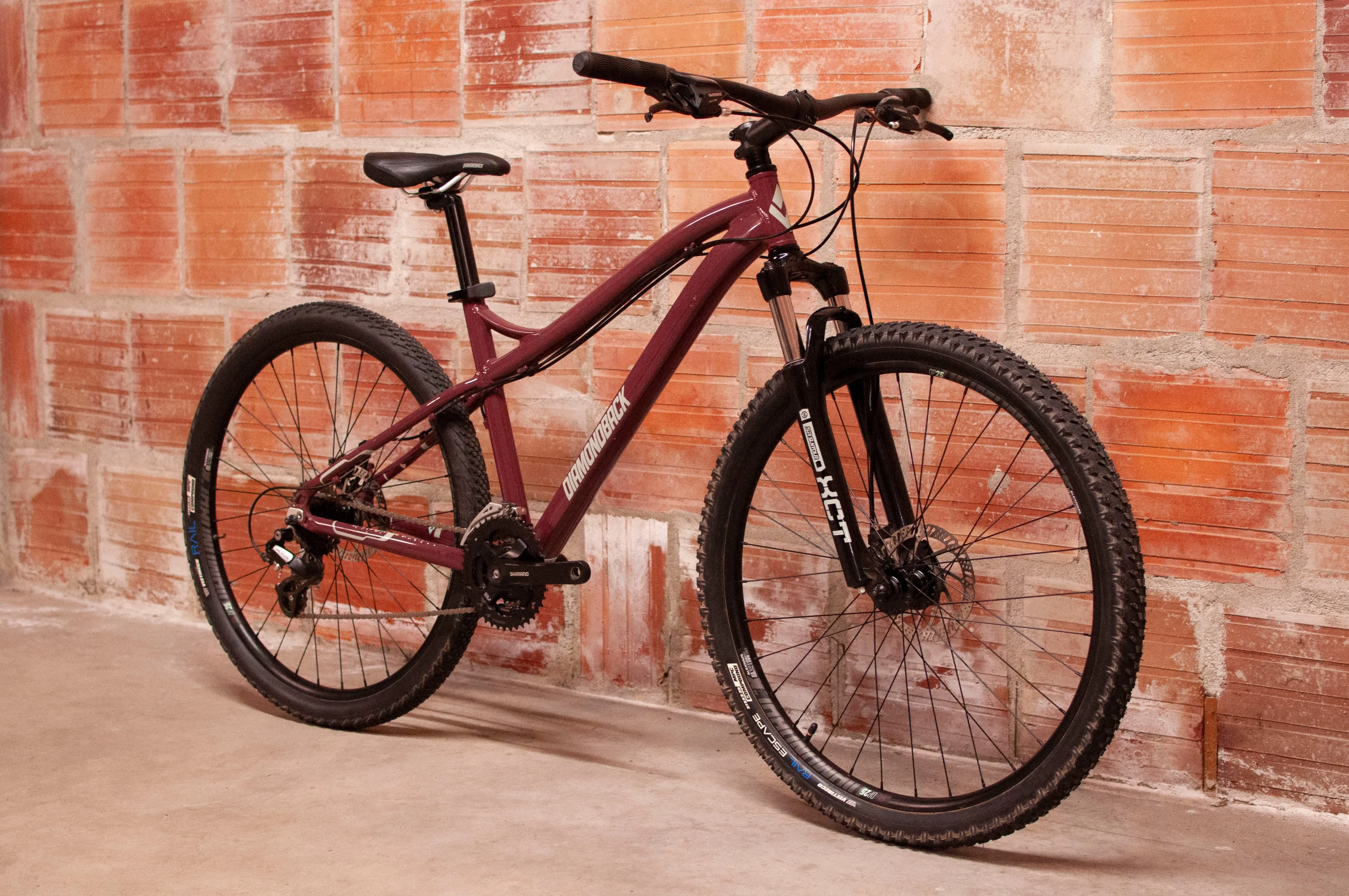 Diamondback Lux 1 Aluminum Women's Crosscountry/Hardtail Mountain Bike, Maroon, M