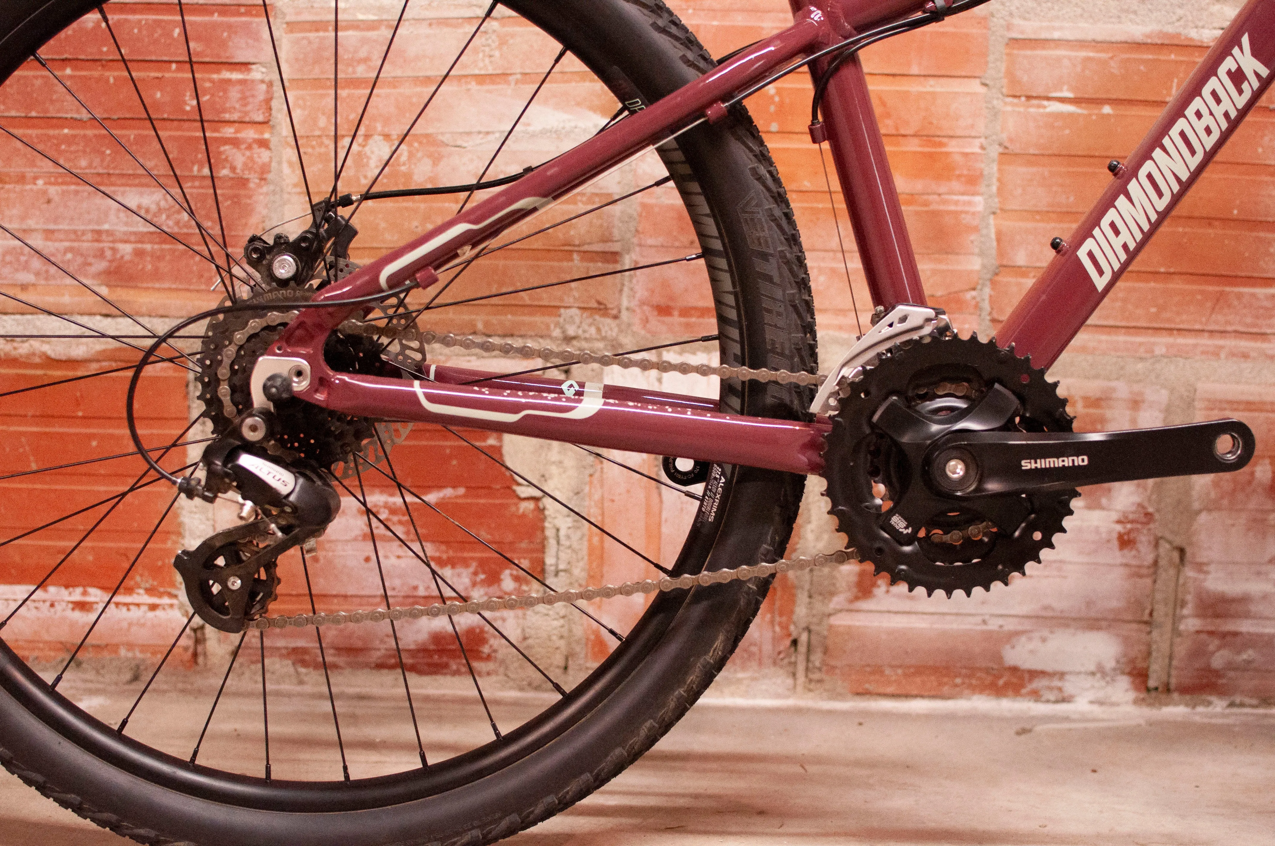Diamondback Lux 1 Aluminum Women's Crosscountry/Hardtail Mountain Bike, Maroon, M