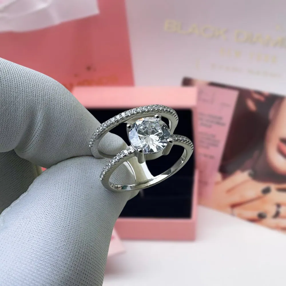 Elegant 1.25 Ct Round Cut Diamond Engagement Ring