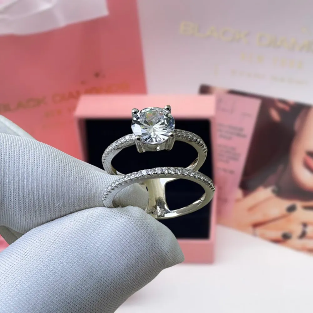 Elegant 1.25 Ct Round Cut Diamond Engagement Ring