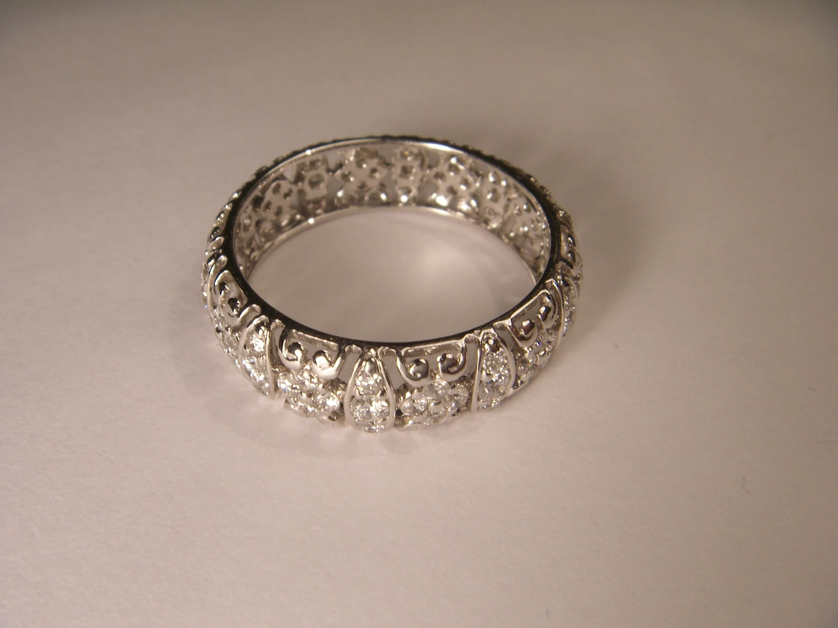 Elegant 14K White Gold Diamond Eternity Infinity Wedding Band Ring