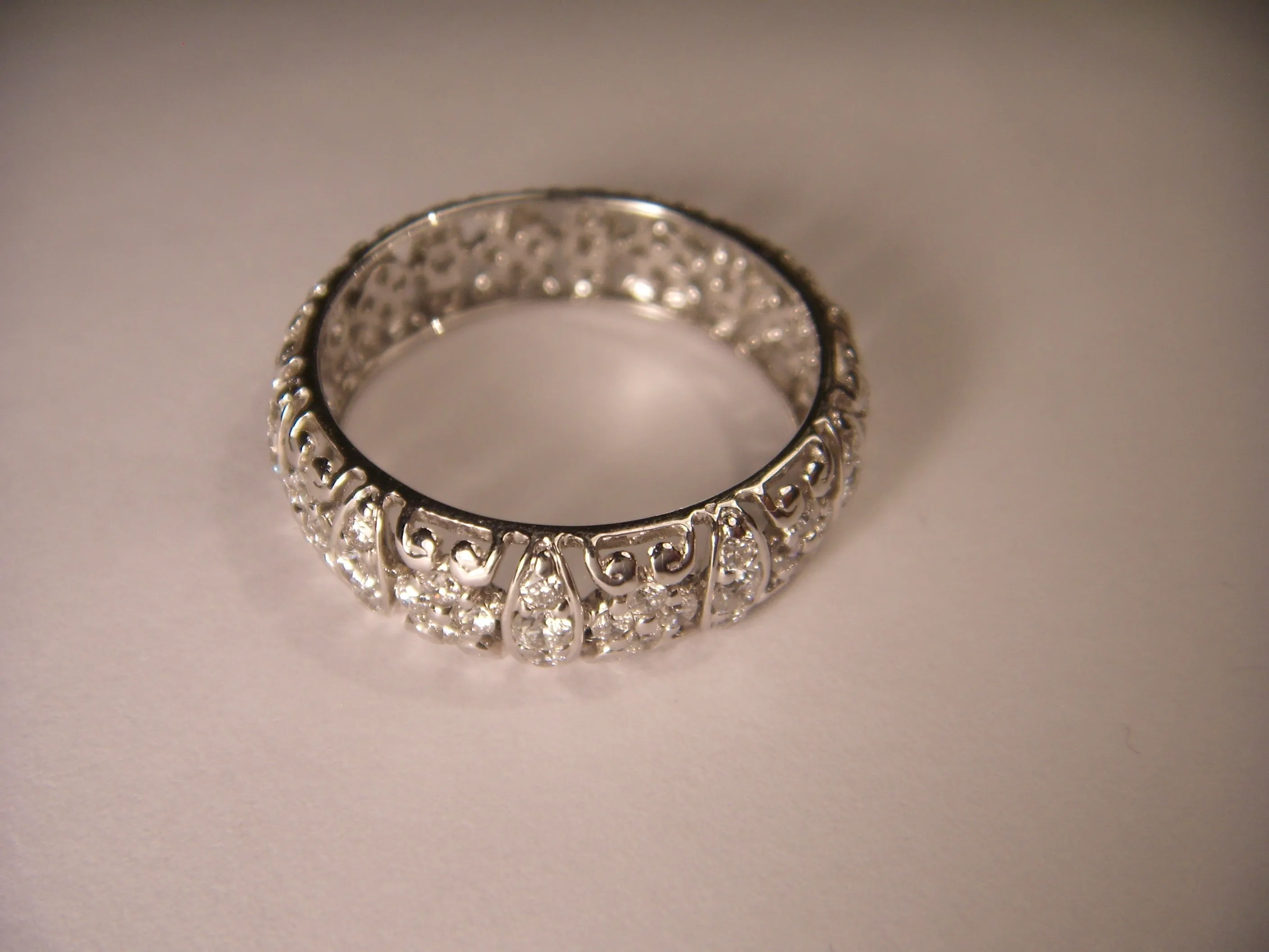 Elegant 14K White Gold Diamond Eternity Infinity Wedding Band Ring