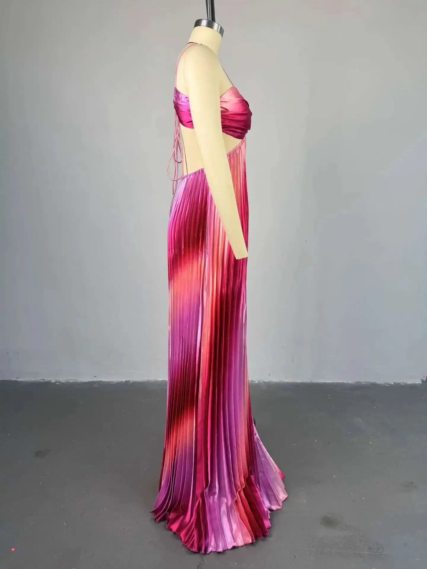 Elegant Ombre Pleated Satin Evening Gown – Backless Cutout Maxi Dress