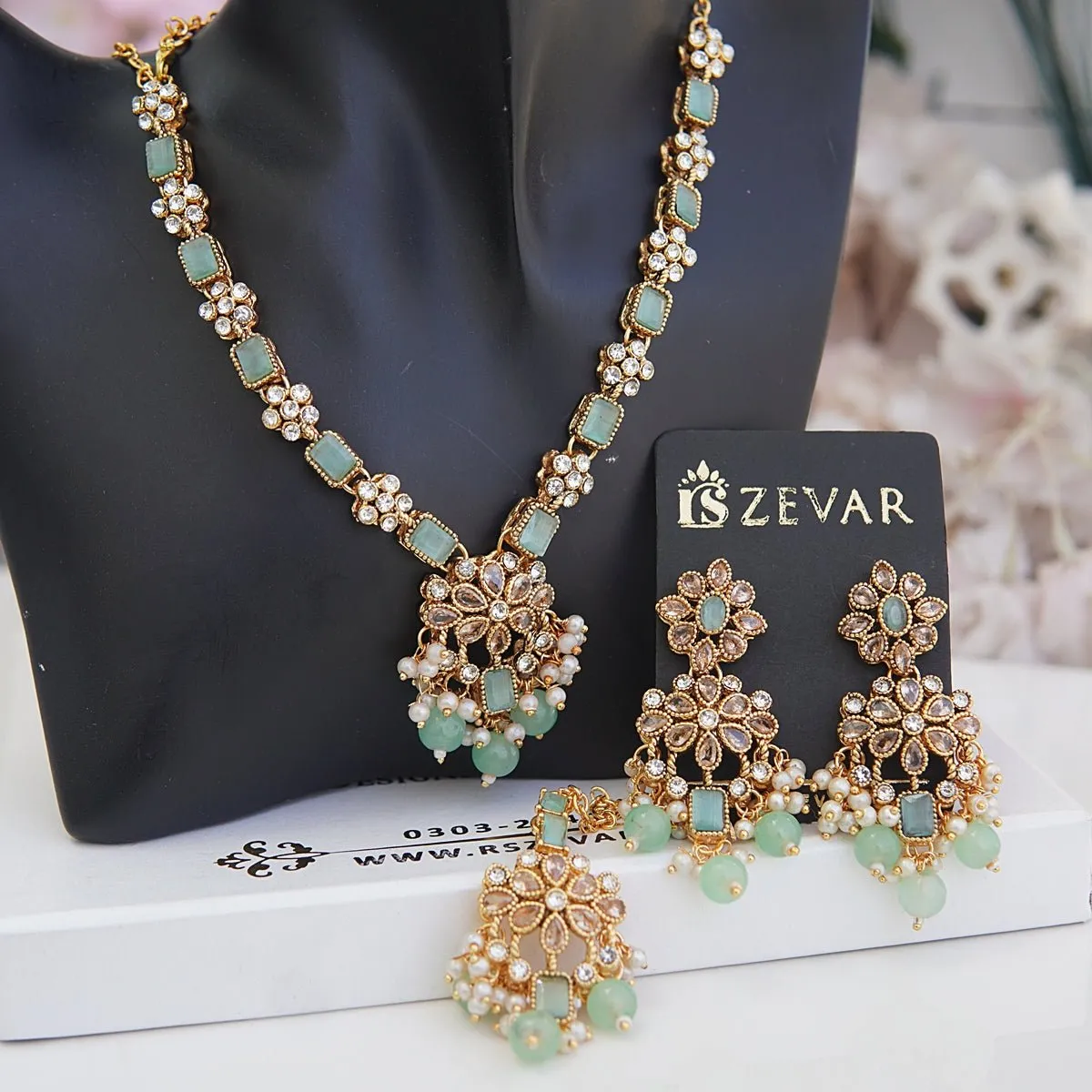 Falak Necklace Gemstones Set