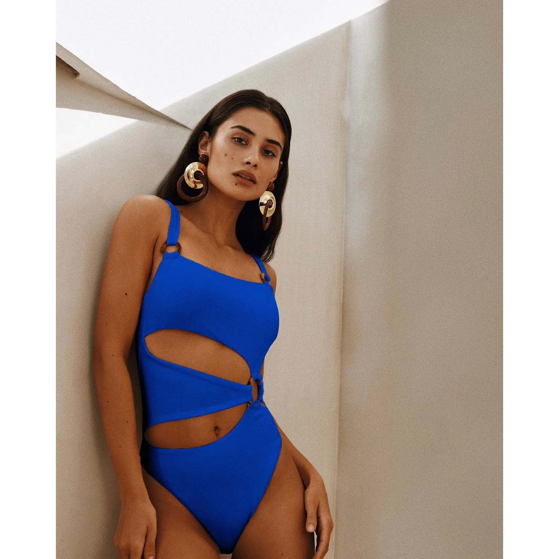 Front hollowed swimsuit