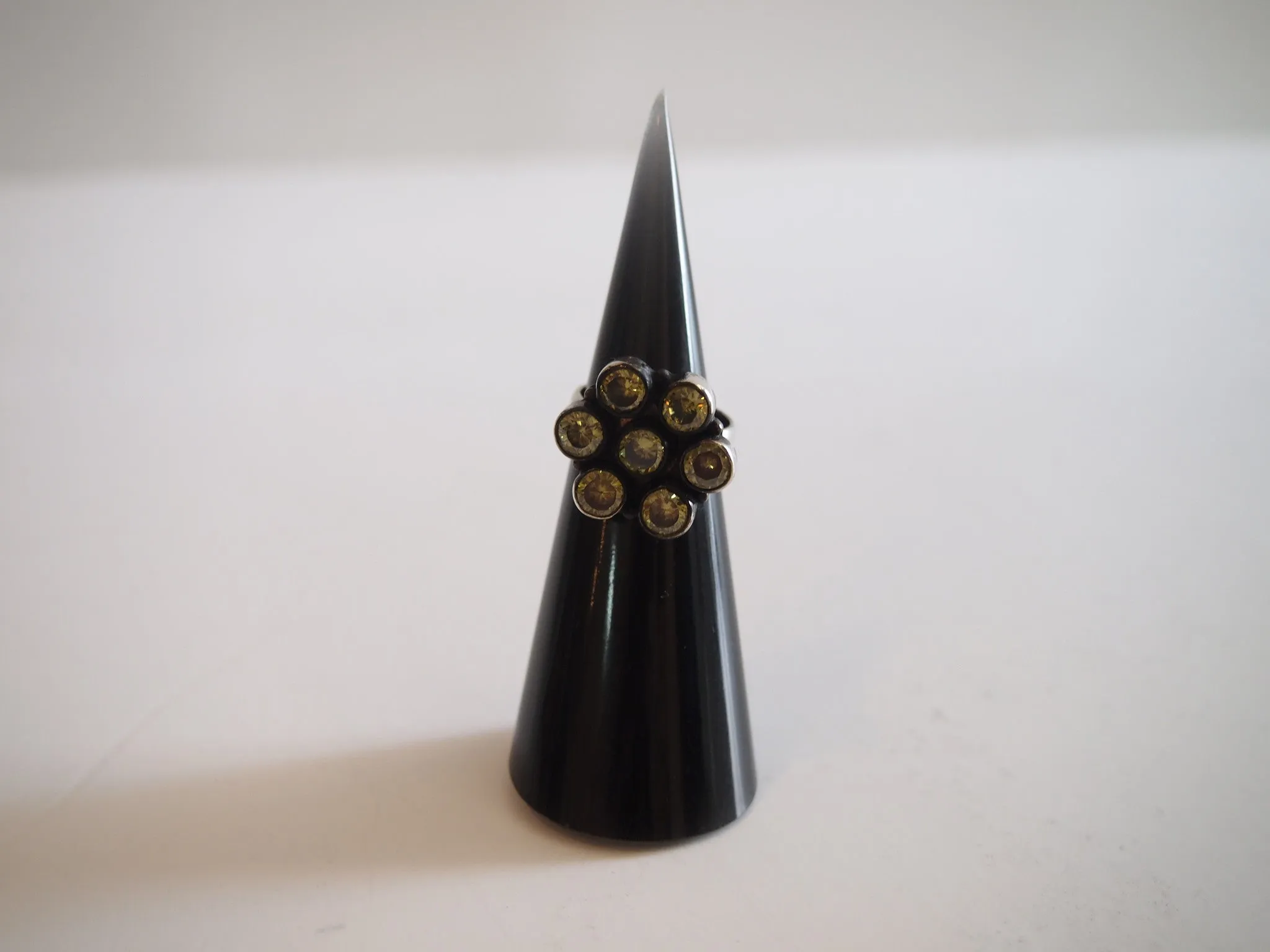 Handmade ring with green quartz flower