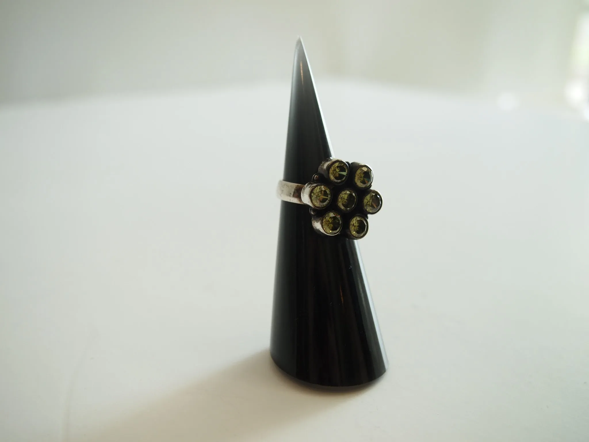 Handmade ring with green quartz flower