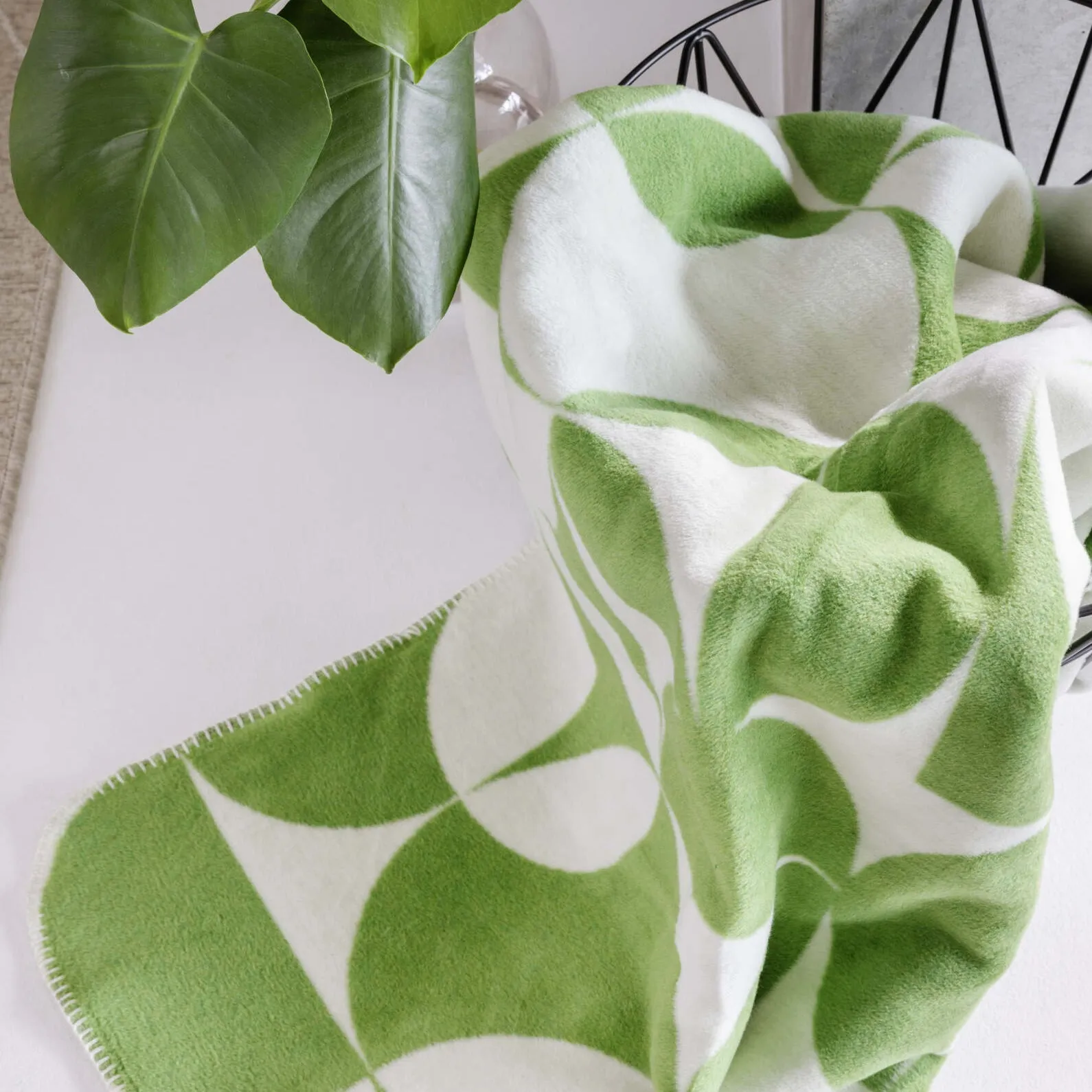 Ibena Dimal Luxury Blanket - Green
