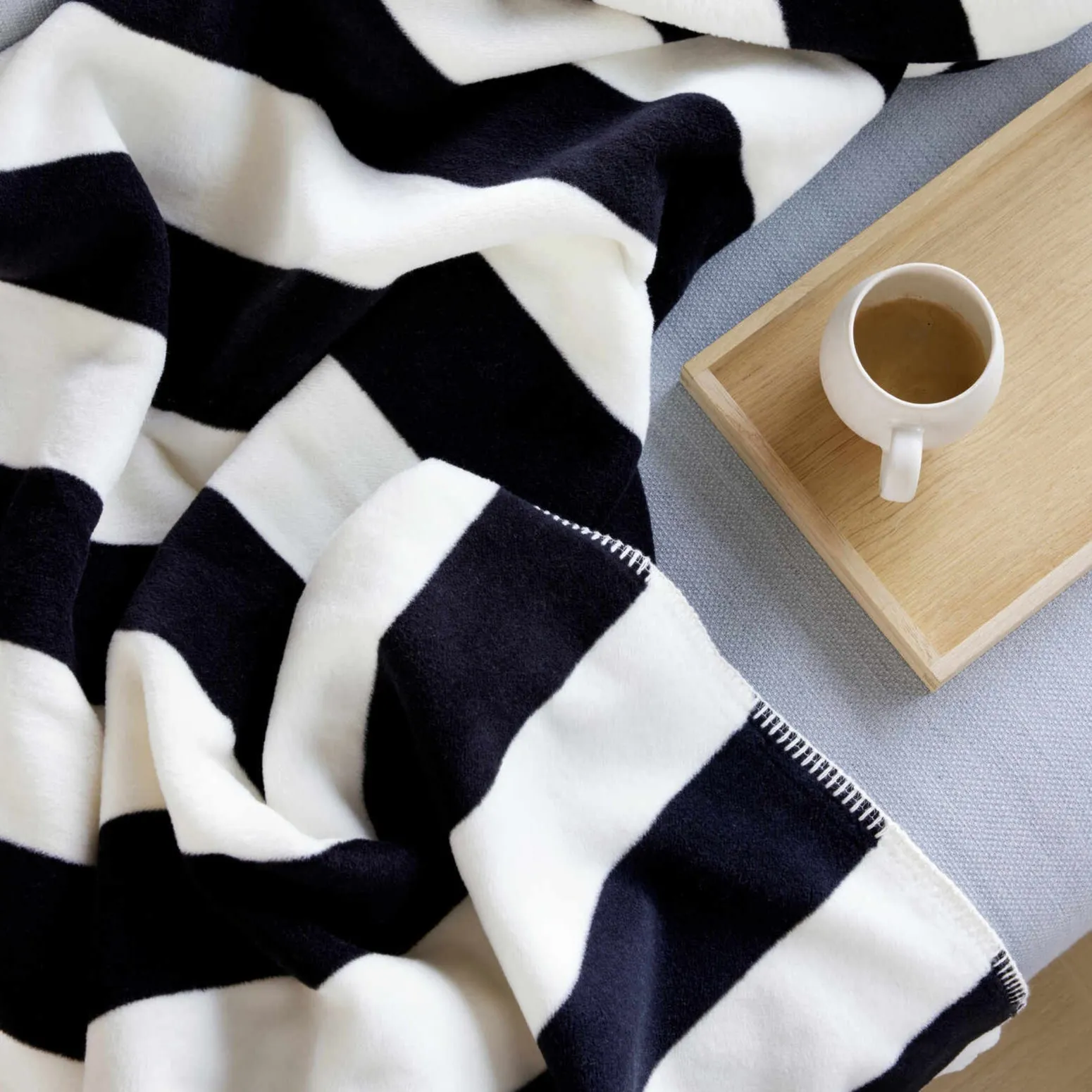 Ibena London Luxury Blanket - Black/White