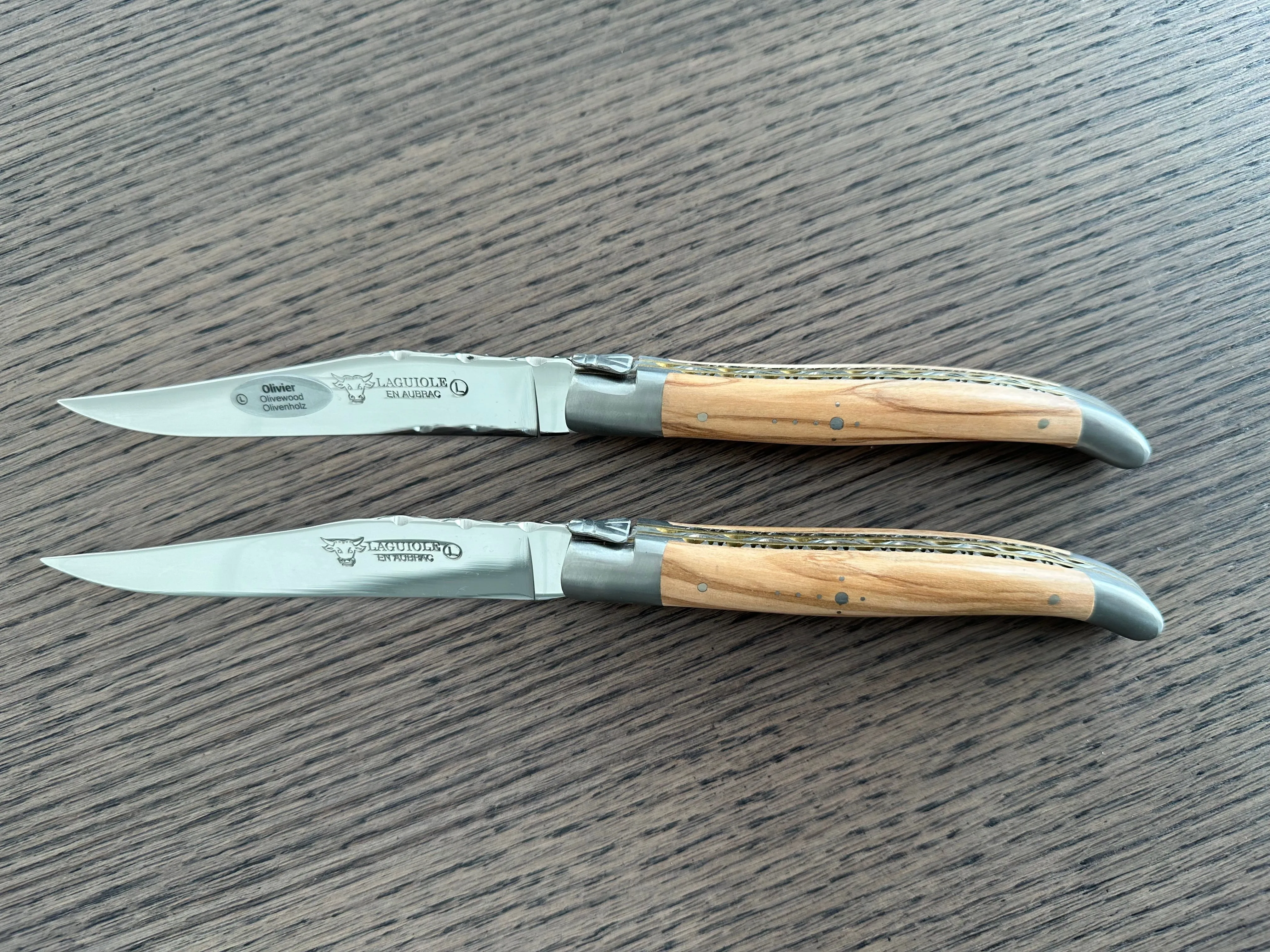 Laguiole en Aubrac Luxury Handcrafted Stainless Steel & Brass Double Plate 2-Piece Steak Knife Set with Olivewood Handles