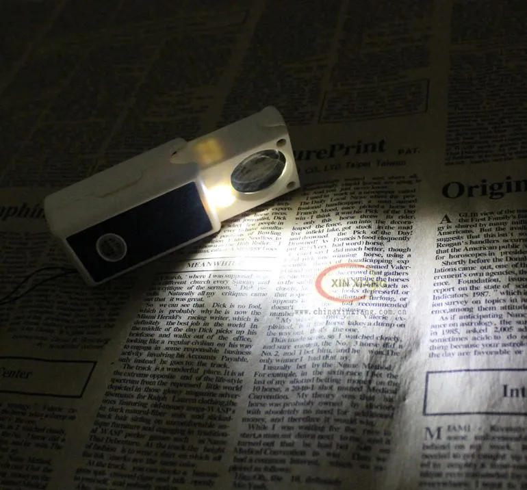 Lighted LED Pop-Up Magnifying Glass