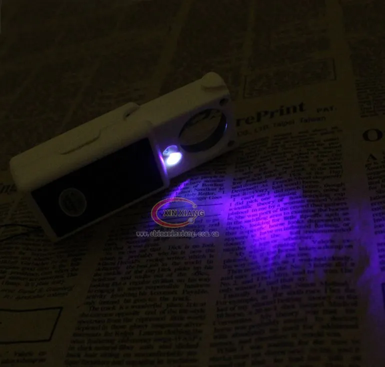 Lighted LED Pop-Up Magnifying Glass