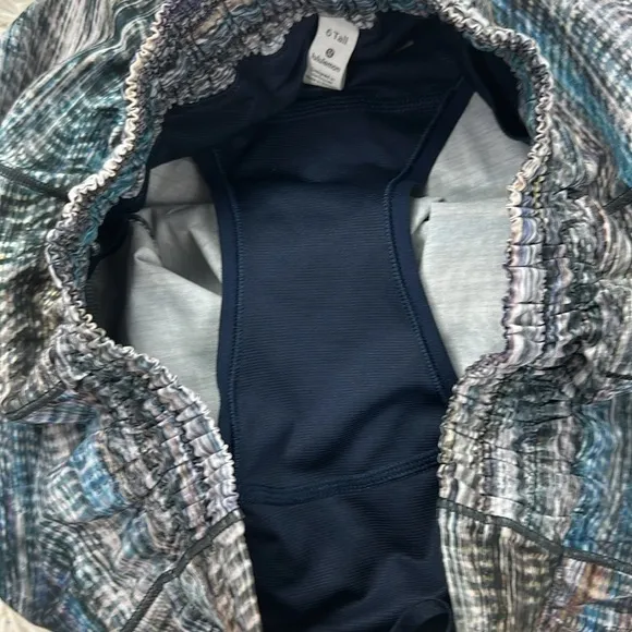 Lululemon Hotty Hot Short *Long 4&quot; Digital Oasis Grey Multi / True Navy