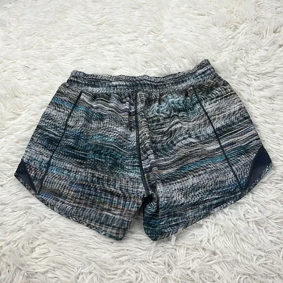 Lululemon Hotty Hot Short *Long 4&quot; Digital Oasis Grey Multi / True Navy