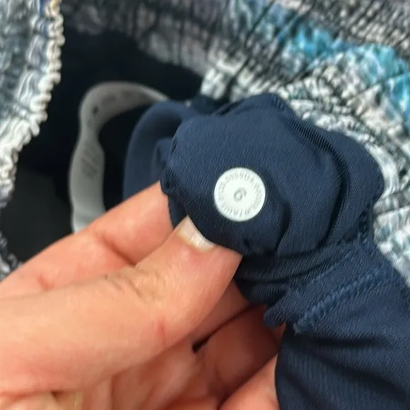 Lululemon Hotty Hot Short *Long 4&quot; Digital Oasis Grey Multi / True Navy