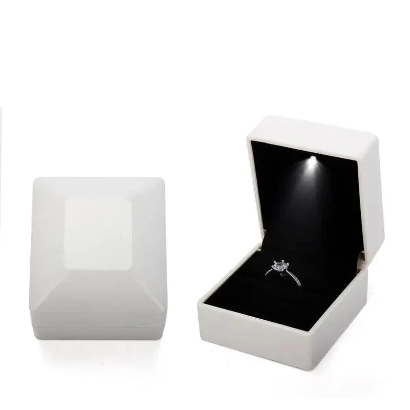 Luxury Heart-Shaped LED Light Wedding Ring Box With Display Storage Jewelry Decoration Box Ring Pendant Bag Birthday Gift