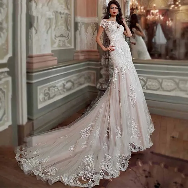Mermaid Scoop Neck Court Train Lace Wedding Dress With Appliqued