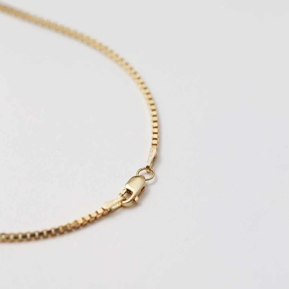 MOON PHASE PENDANT NECKLACE | QUARTZ