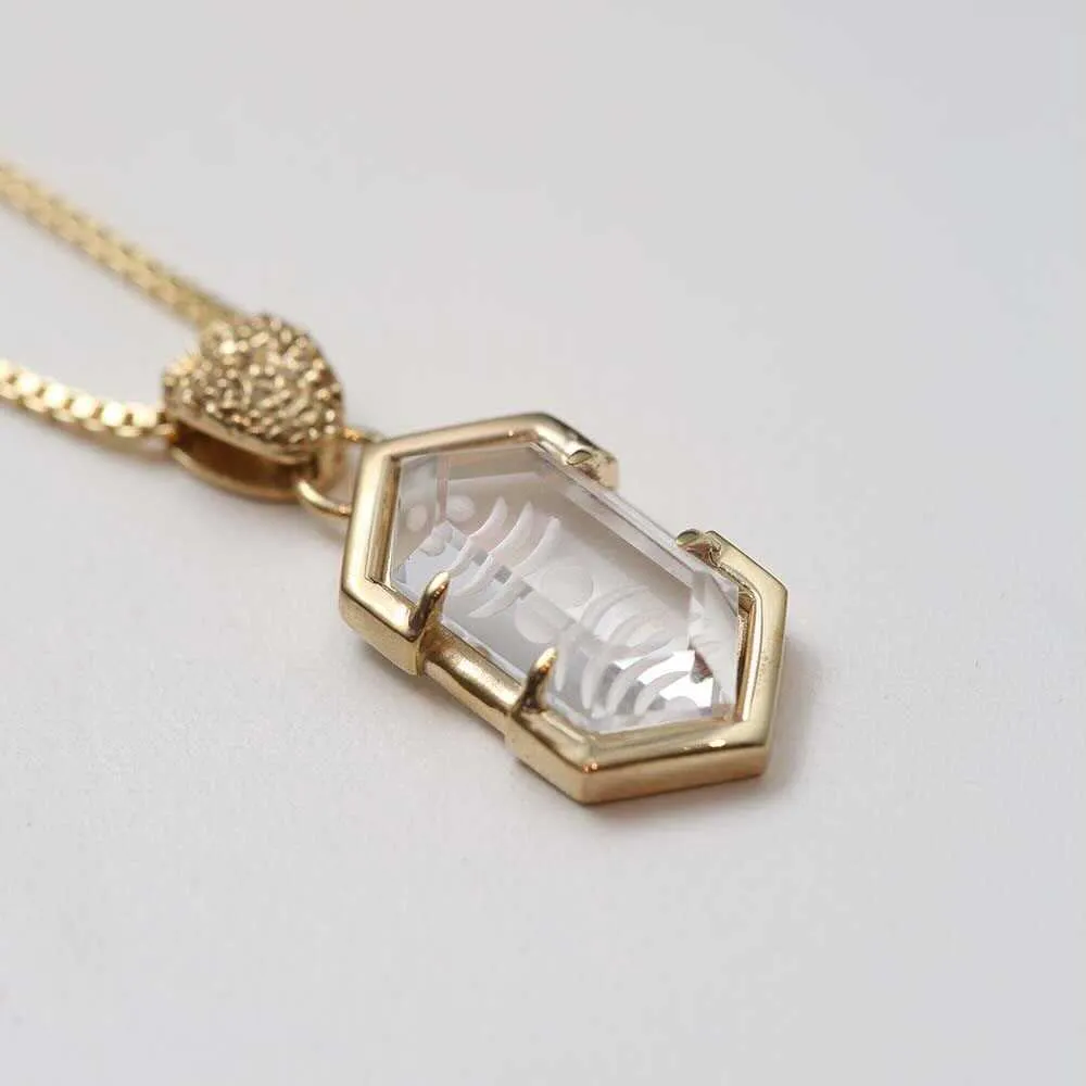 MOON PHASE PENDANT NECKLACE | QUARTZ