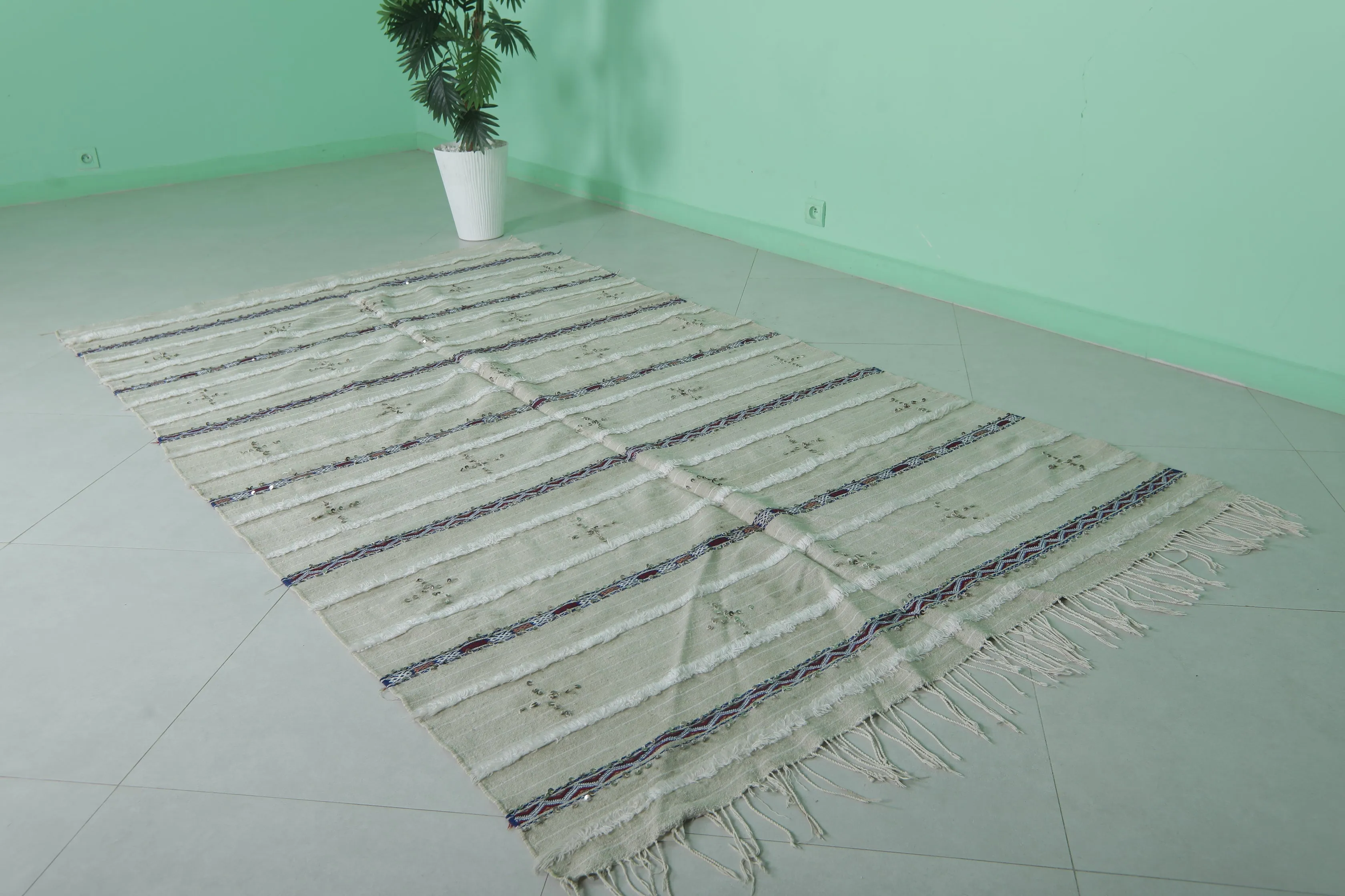 Moroccan Berber Blanket - Handwoven Luxury 4.8 ft x 8.8 ft