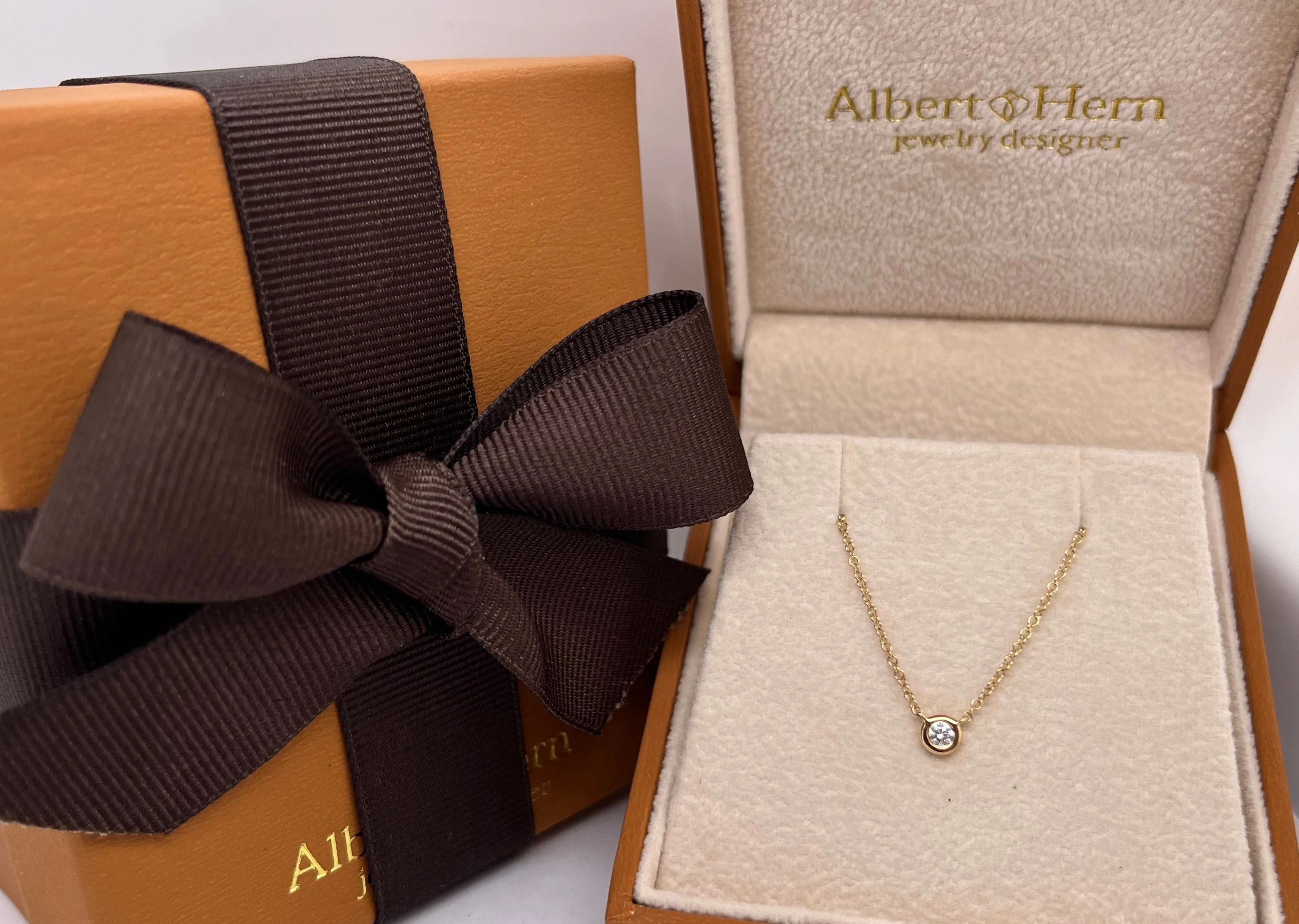 Necklace 14kt Yellow Gold with Central Diamond