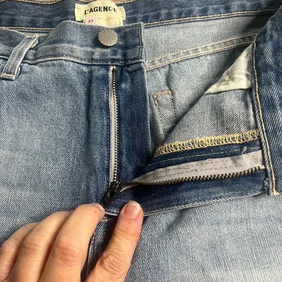 NWT L’Agence- Audrey Mid Rise Short. Size 33