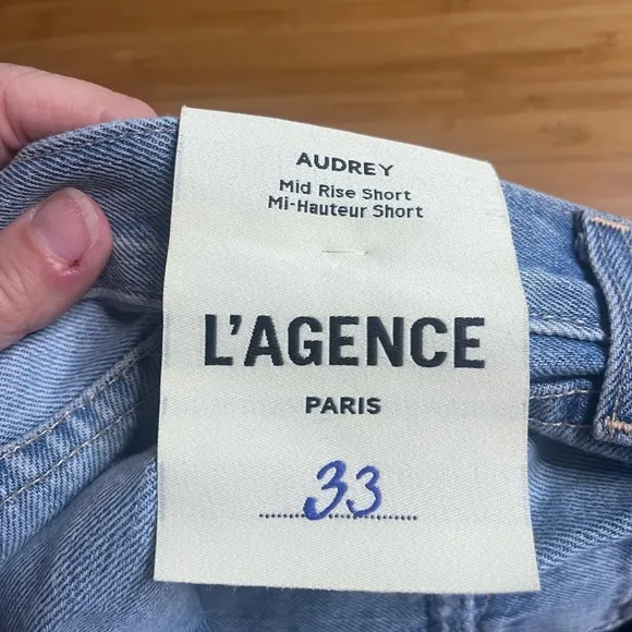NWT L’Agence- Audrey Mid Rise Short. Size 33