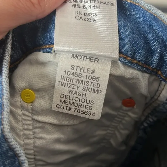 NWT Mother SNACKS! High Waisted Twizzy Skimp Jeans in Delicious Memories Size 31