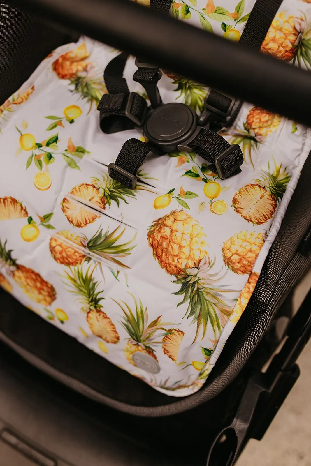 OiOi Reversible Pram Liner - Pineapple