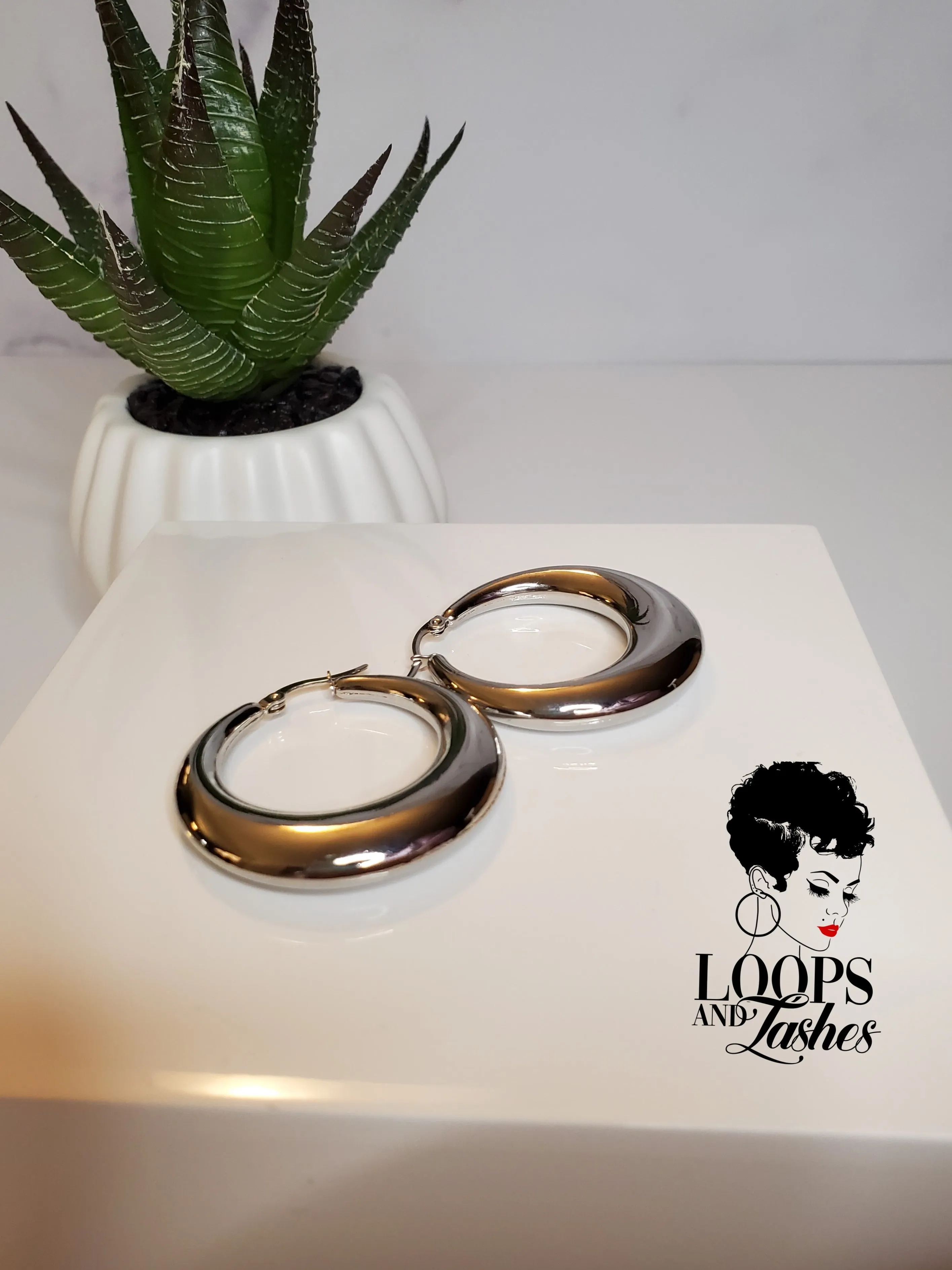 Olivia Hoop Earrings | Exquisite Smooth Circle Hoop Earrings
